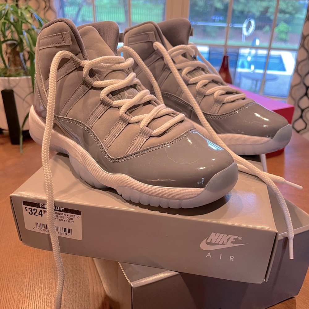 Air Jordan 11 Retro (GS), like new. Pristine condition.